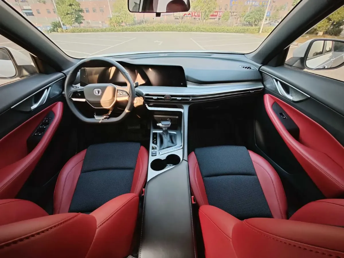 2024 ChangAn CS35 Plus 1.4T 160HP L4 7DCT,autocango,china used car exporter,china ev exporter,chinese used car exporter,chinese used ev exporter