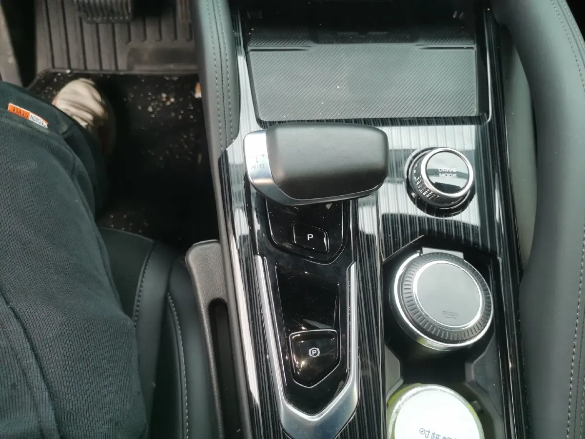 2023 Geely Monjaro 2.0T 238HP L4 8AT,autocango,china used car exporter,china ev exporter,chinese used car exporter,chinese used ev exporter