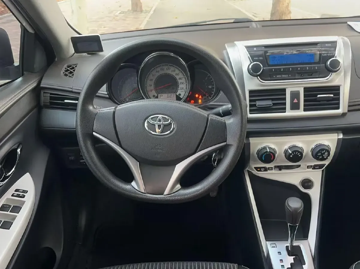 2015 Toyota Yaris L 1.5L 107HP L4 4AT,autocango,china used car exporter,china ev exporter,chinese used car exporter,chinese used ev exporter