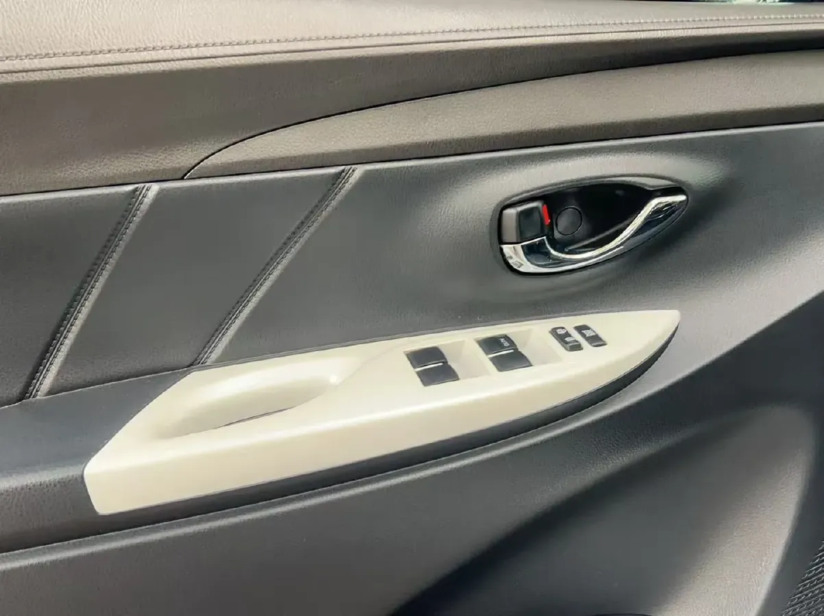 2015 Toyota Yaris L 1.5L 107HP L4 4AT,autocango,china used car exporter,china ev exporter,chinese used car exporter,chinese used ev exporter