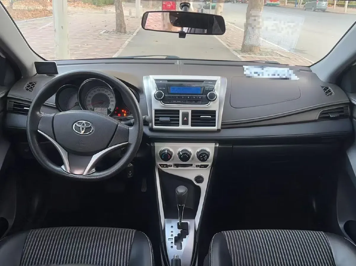 2015 Toyota Yaris L 1.5L 107HP L4 4AT,autocango,china used car exporter,china ev exporter,chinese used car exporter,chinese used ev exporter