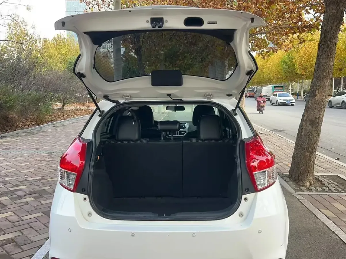 2015 Toyota Yaris L 1.5L 107HP L4 4AT,autocango,china used car exporter,china ev exporter,chinese used car exporter,chinese used ev exporter