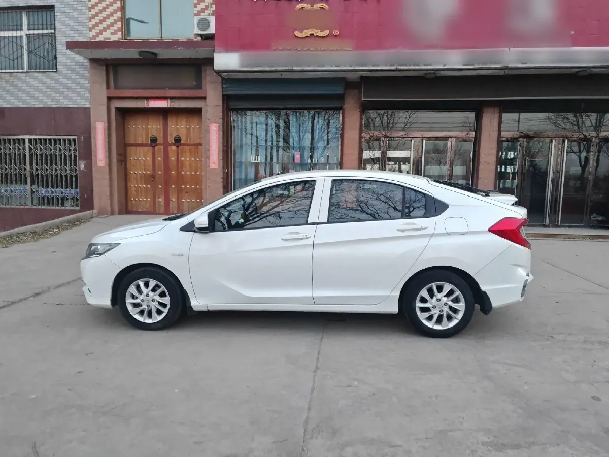 2017 Honda Gienia 1.5L 131HP L4 5MT,autocango,china used car exporter,china ev exporter,chinese used car exporter,chinese used ev exporter