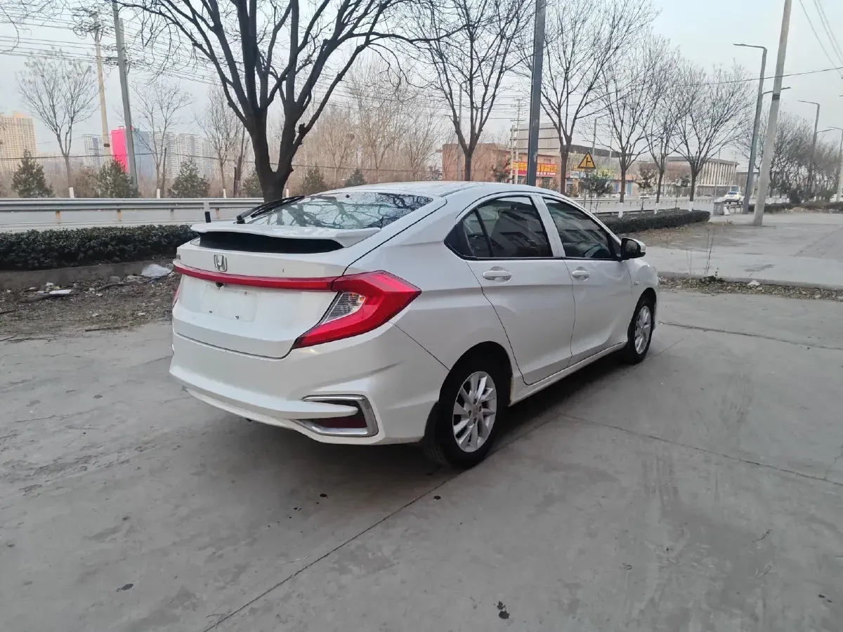 2017 Honda Gienia 1.5L 131HP L4 5MT,autocango,china used car exporter,china ev exporter,chinese used car exporter,chinese used ev exporter