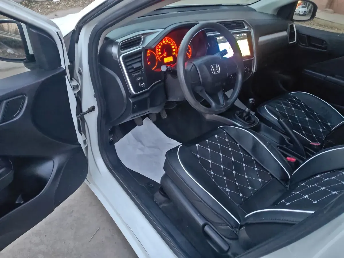 2017 Honda Gienia 1.5L 131HP L4 5MT,autocango,china used car exporter,china ev exporter,chinese used car exporter,chinese used ev exporter