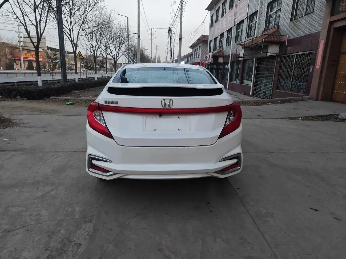 2017 Honda Gienia 1.5L 131HP L4 5MT,autocango,china used car exporter,china ev exporter,chinese used car exporter,chinese used ev exporter