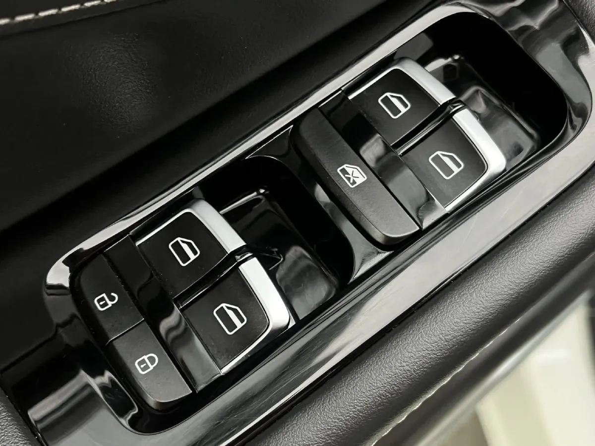 2020 Jetour X70 1.5T 156HP L4 6DCT,autocango,china used car exporter,china ev exporter,chinese used car exporter,chinese used ev exporter