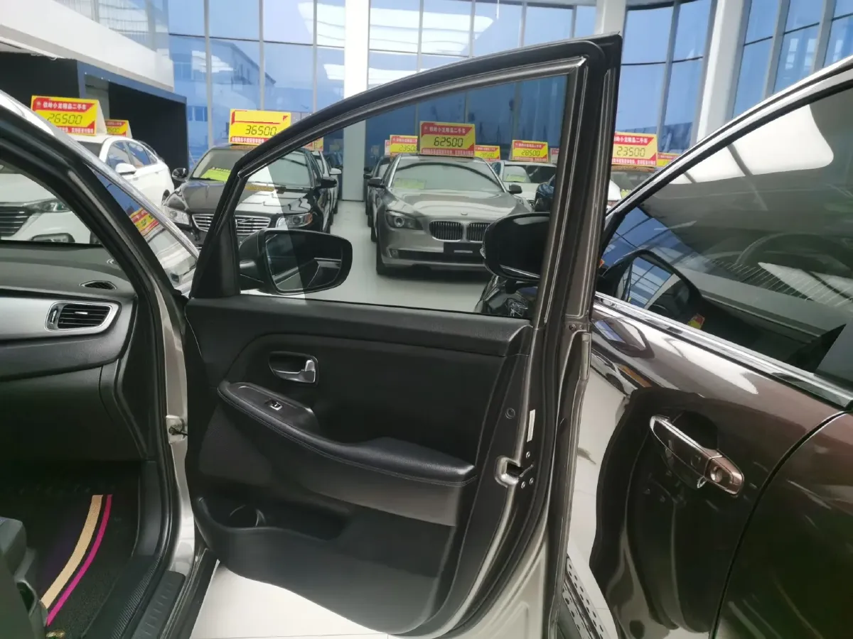 2013 Kia Carens 2.0L 152HP L4 6AT,autocango,china used car exporter,china ev exporter,chinese used car exporter,chinese used ev exporter