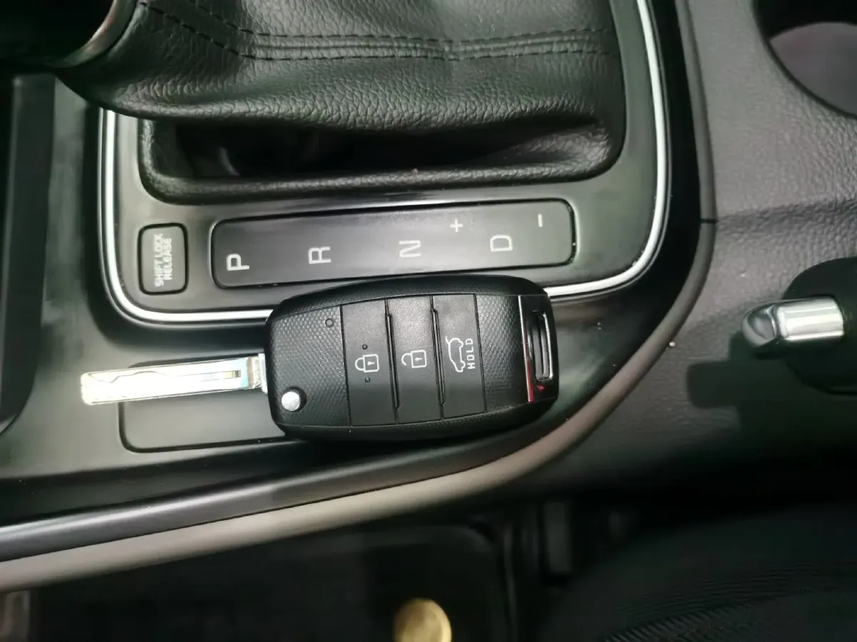 2013 Kia Carens 2.0L 152HP L4 6AT,autocango,china used car exporter,china ev exporter,chinese used car exporter,chinese used ev exporter