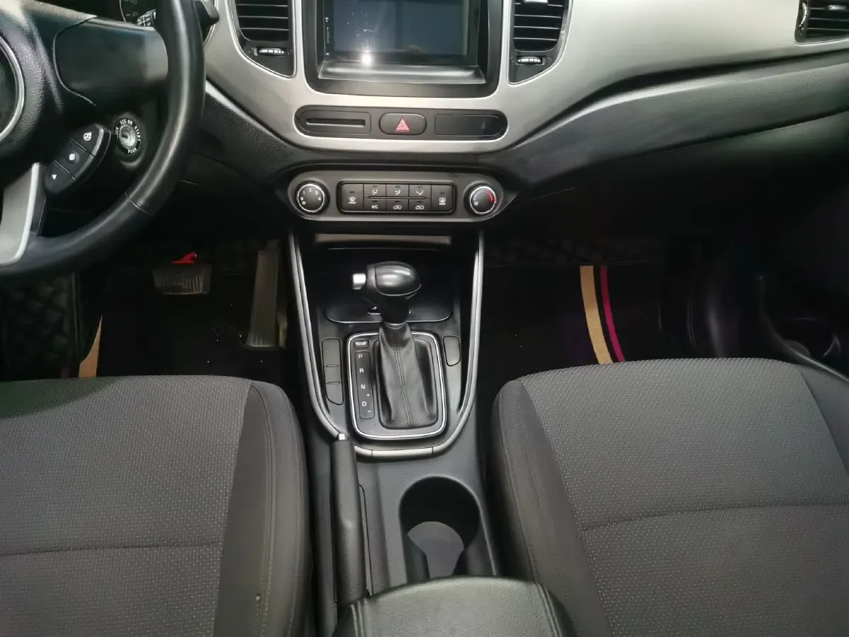 2013 Kia Carens 2.0L 152HP L4 6AT,autocango,china used car exporter,china ev exporter,chinese used car exporter,chinese used ev exporter