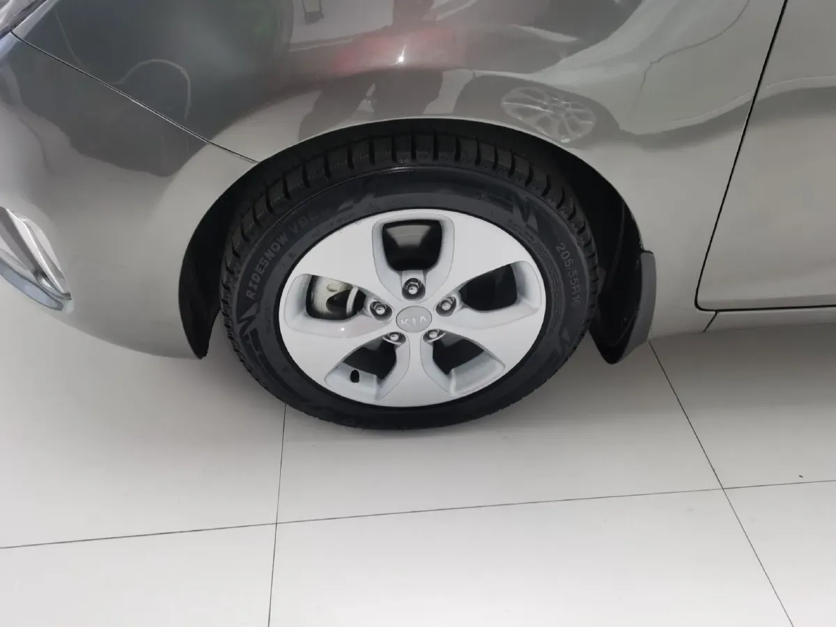 2013 Kia Carens 2.0L 152HP L4 6AT,autocango,china used car exporter,china ev exporter,chinese used car exporter,chinese used ev exporter