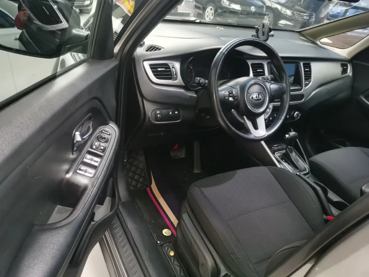 2013 Kia Carens 2.0L 152HP L4 6AT,autocango,china used car exporter,china ev exporter,chinese used car exporter,chinese used ev exporter
