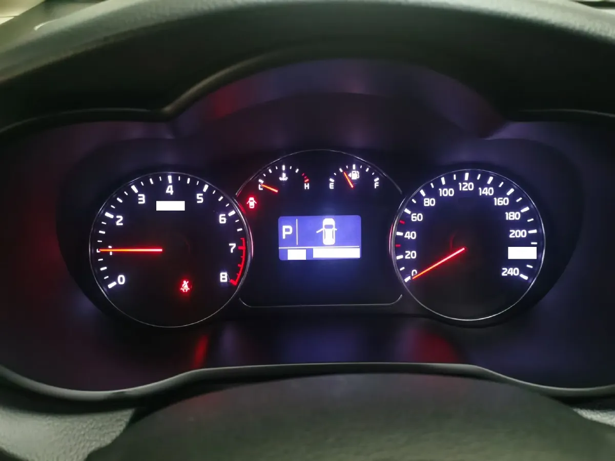 2013 Kia Carens 2.0L 152HP L4 6AT,autocango,china used car exporter,china ev exporter,chinese used car exporter,chinese used ev exporter