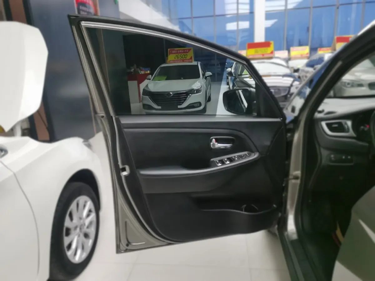 2013 Kia Carens 2.0L 152HP L4 6AT,autocango,china used car exporter,china ev exporter,chinese used car exporter,chinese used ev exporter