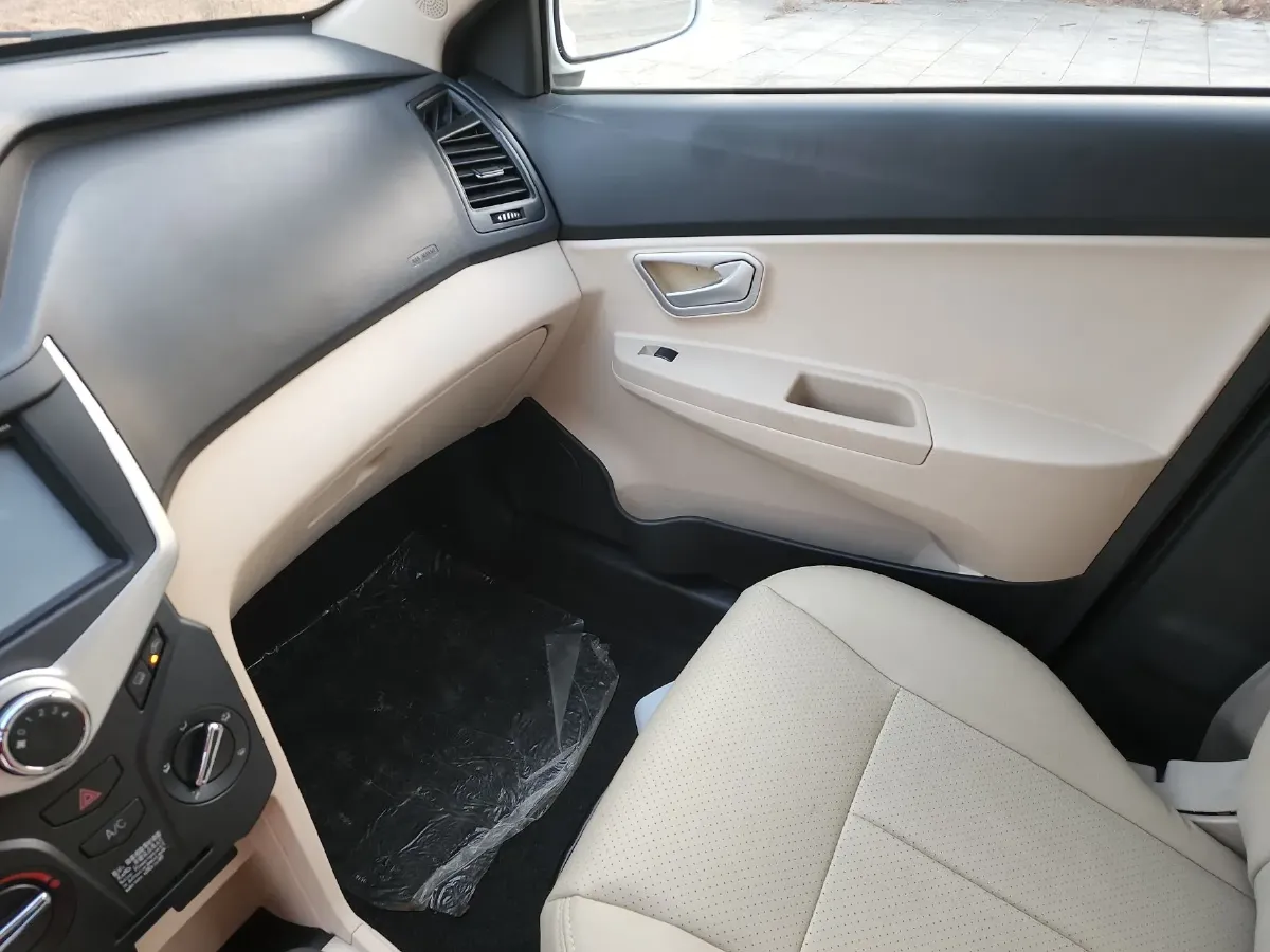 2015 Chery Fulwin 2 1.5L 109HP L4 5MT,autocango,china used car exporter,china ev exporter,chinese used car exporter,chinese used ev exporter