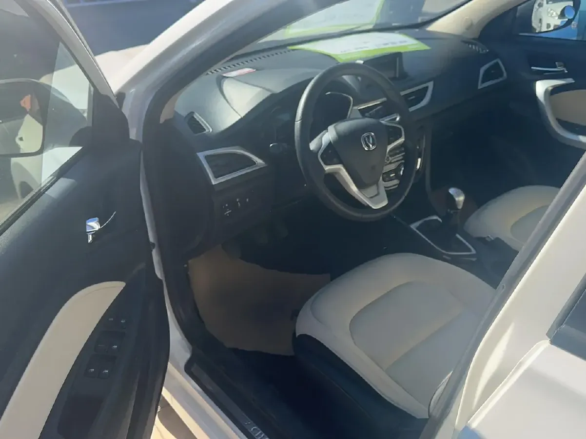 2016 ChangAn Alsvin V7 1.6L 124HP L4 5MT,autocango,china used car exporter,china ev exporter,chinese used car exporter,chinese used ev exporter