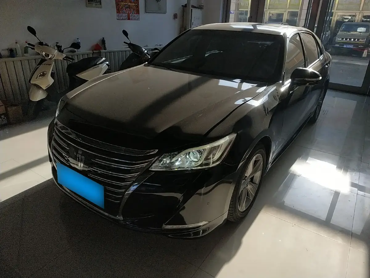 2015 Toyota Crown 2.0T 235HP L4 8AT