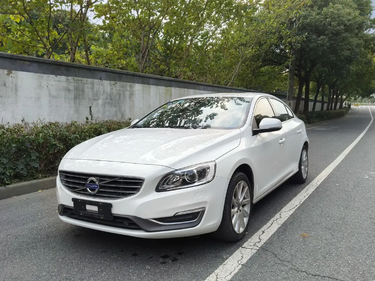 2015 Volvo S60 2.0T 180HP L5 6AT
