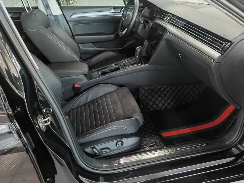 2020 Volkswagen Magotan 2.0T 220HP L4 7DCT,autocango,china used car exporter,china ev exporter,chinese used car exporter,chinese used ev exporter