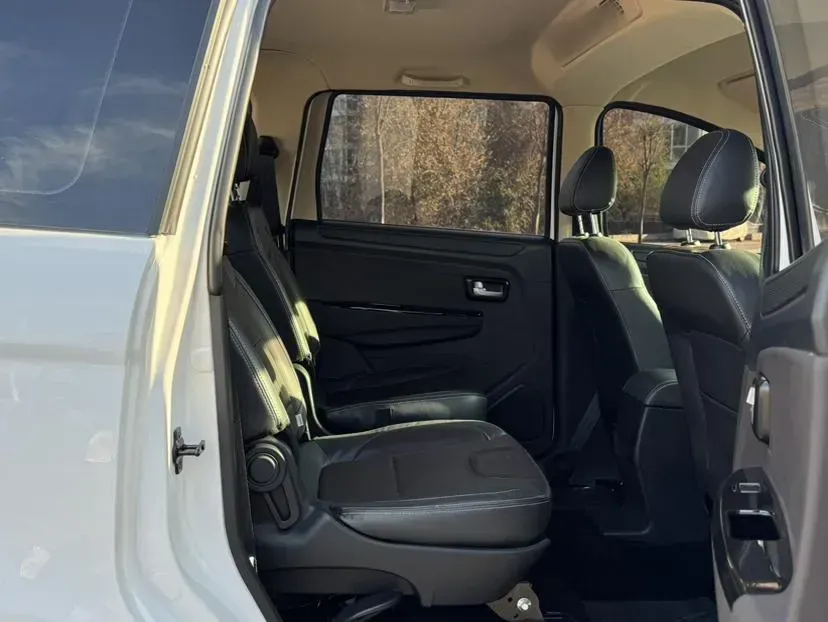 2019 DongFeng Fengon Fengon 330 1.5L 116HP L4 5MT,autocango,china used car exporter,china ev exporter,chinese used car exporter,chinese used ev exporter