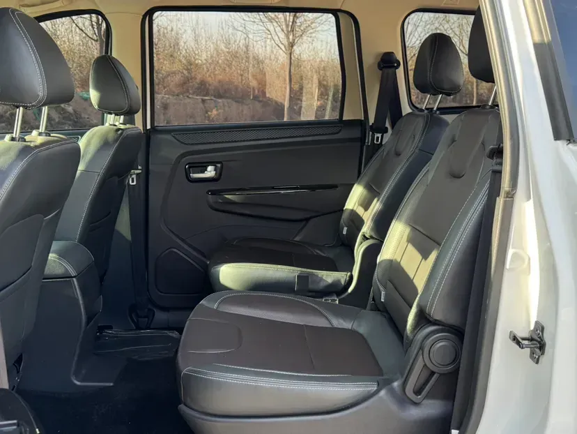 2019 DongFeng Fengon Fengon 330 1.5L 116HP L4 5MT,autocango,china used car exporter,china ev exporter,chinese used car exporter,chinese used ev exporter