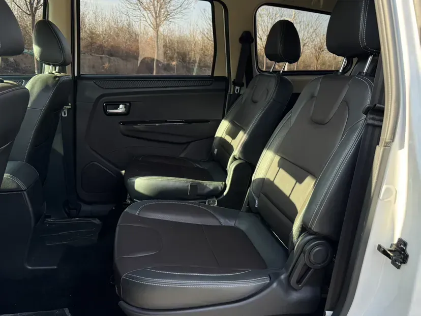 2019 DongFeng Fengon Fengon 330 1.5L 116HP L4 5MT,autocango,china used car exporter,china ev exporter,chinese used car exporter,chinese used ev exporter