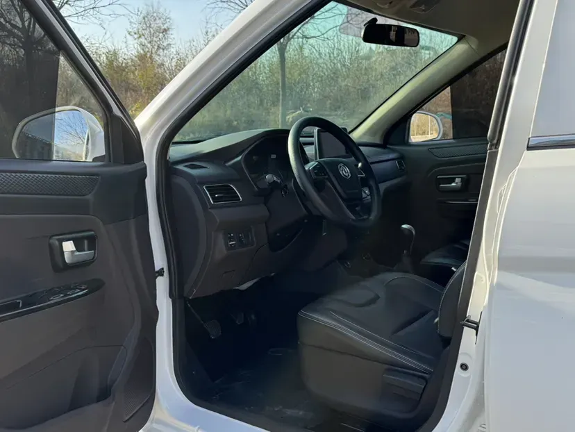 2019 DongFeng Fengon Fengon 330 1.5L 116HP L4 5MT,autocango,china used car exporter,china ev exporter,chinese used car exporter,chinese used ev exporter