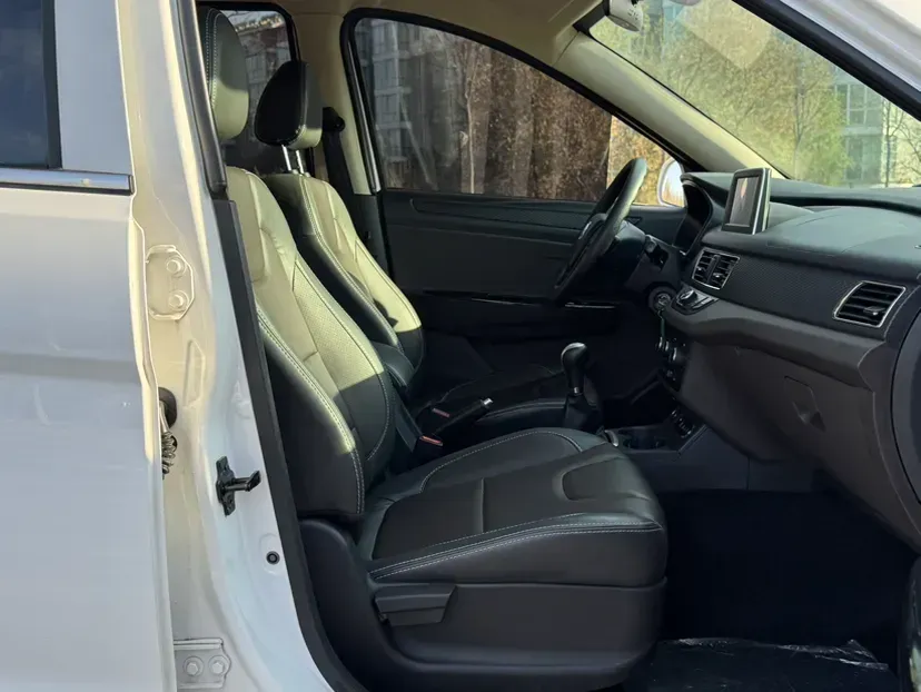 2019 DongFeng Fengon Fengon 330 1.5L 116HP L4 5MT,autocango,china used car exporter,china ev exporter,chinese used car exporter,chinese used ev exporter