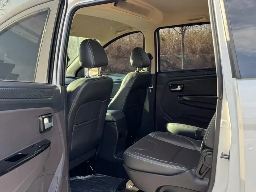 2019 DongFeng Fengon Fengon 330 1.5L 116HP L4 5MT,autocango,china used car exporter,china ev exporter,chinese used car exporter,chinese used ev exporter