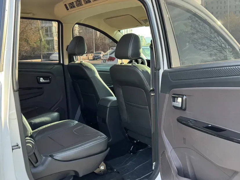 2019 DongFeng Fengon Fengon 330 1.5L 116HP L4 5MT,autocango,china used car exporter,china ev exporter,chinese used car exporter,chinese used ev exporter