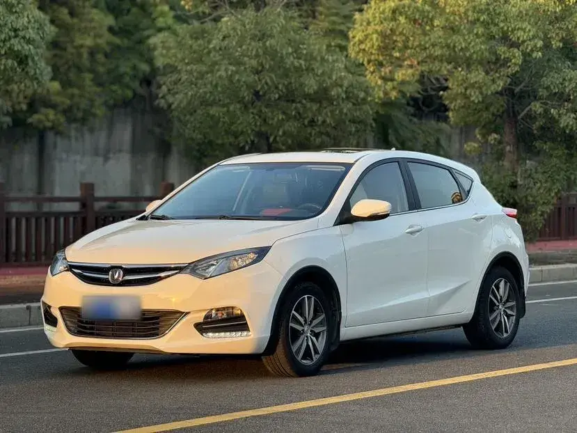 2016 ChangAn Eado XT 1.6L 125HP L4 5MT