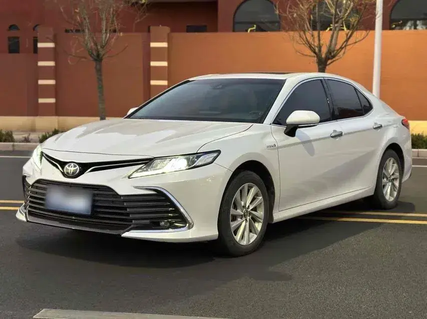 2023 Toyota Camry 2.5L 178HP L4 E-CVT Hybrid