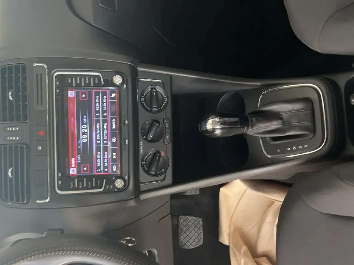 2016 Volkswagen Polo 1.4L 90HP L4 6AT,autocango,china used car exporter,china ev exporter,chinese used car exporter,chinese used ev exporter