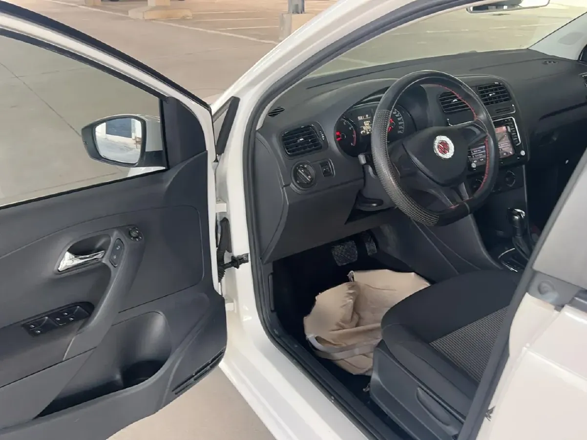 2016 Volkswagen Polo 1.4L 90HP L4 6AT,autocango,china used car exporter,china ev exporter,chinese used car exporter,chinese used ev exporter