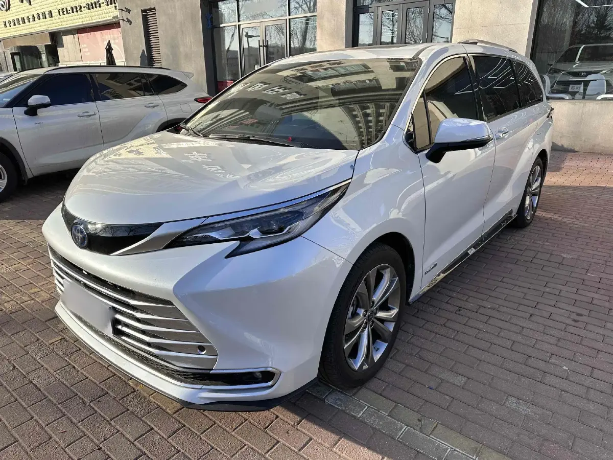 2023 Toyota Sienna 2.5L 189HP L4 E-CVT Hybrid