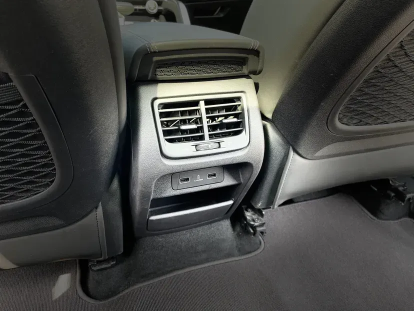 2019 Geely Tugella 2.0T 238HP L4 8AT,autocango,china used car exporter,china ev exporter,chinese used car exporter,chinese used ev exporter