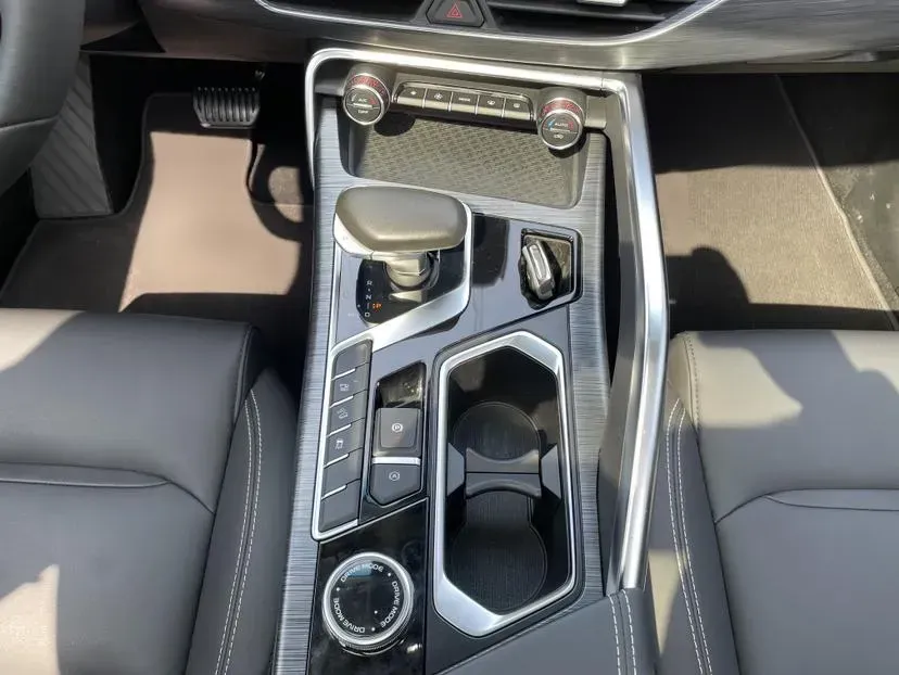 2019 Geely Tugella 2.0T 238HP L4 8AT,autocango,china used car exporter,china ev exporter,chinese used car exporter,chinese used ev exporter