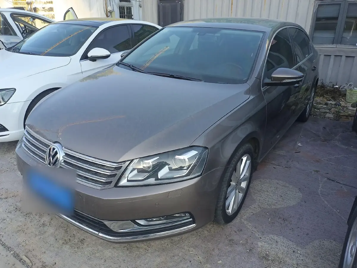 2012 Volkswagen Magotan 2.0T 200HP L4 6DCT