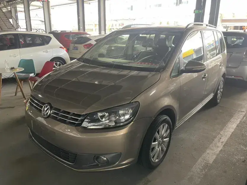 2015 Volkswagen Touran 1.4T 131HP L4 7DCT