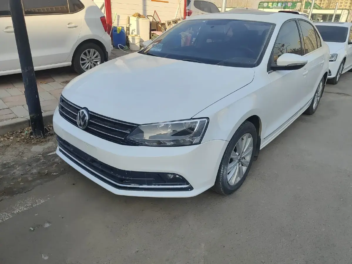 2015 Volkswagen Sagitar 1.4T 131HP L4 7DCT
