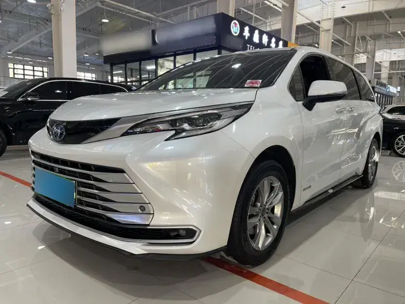 2023 Toyota Sienna 2.5L 189HP L4 E-CVT Hybrid