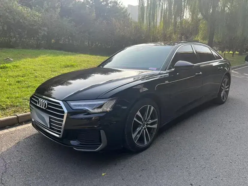2022 Audi A6L 2.0T 190HP L4 7DCT