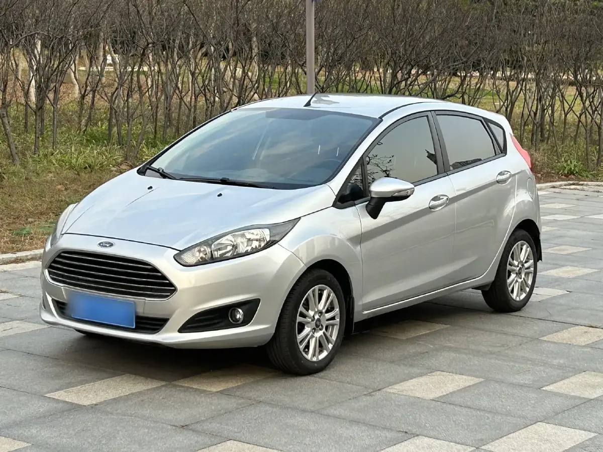 2013 Ford Fiesta 1.5L 110HP L4 5MT