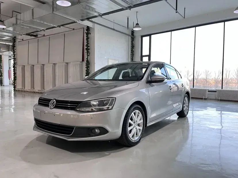 2012 Volkswagen Sagitar 1.6L 105HP L4 5MT