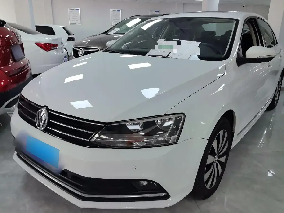 2015 Volkswagen Sagitar 1.4T 131HP L4 7DCT