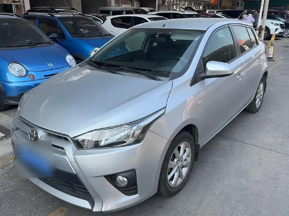 2014 Toyota Yaris L 1.5L 107HP L4 4AT