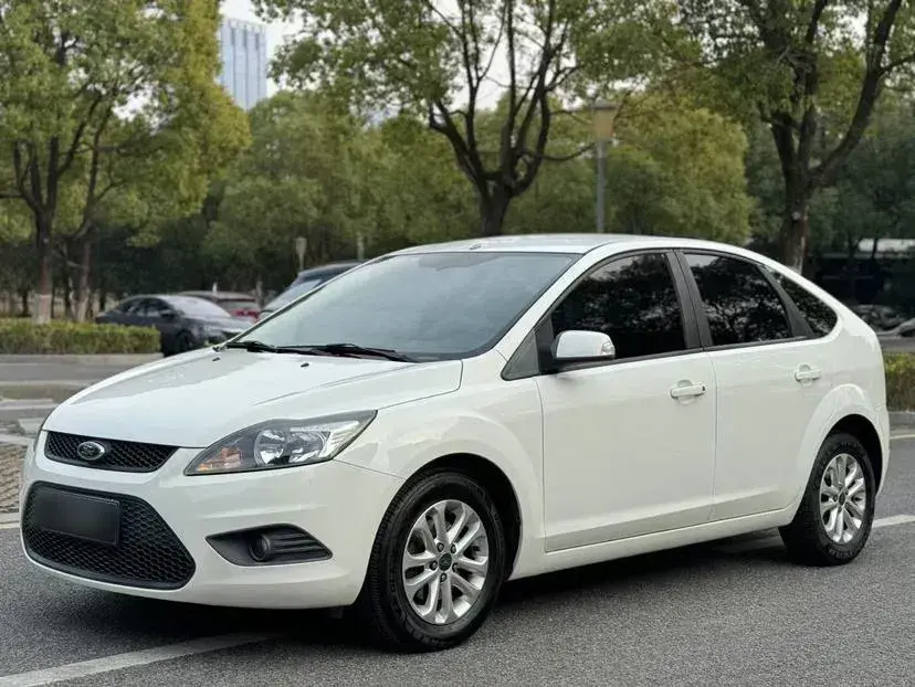 2013 Ford Focus 1.8L 124HP L4 5MT