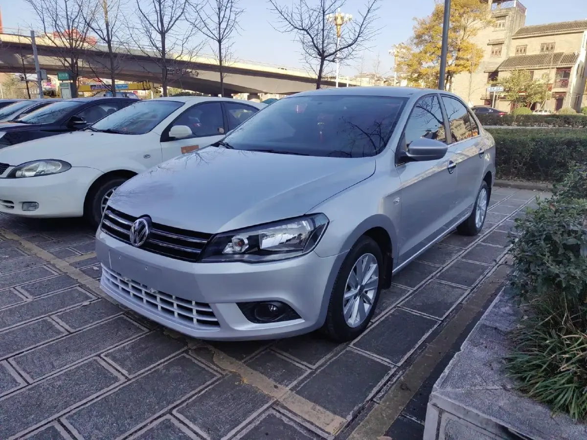 2015 Volkswagen Jetta 1.4L 90HP L4 5MT