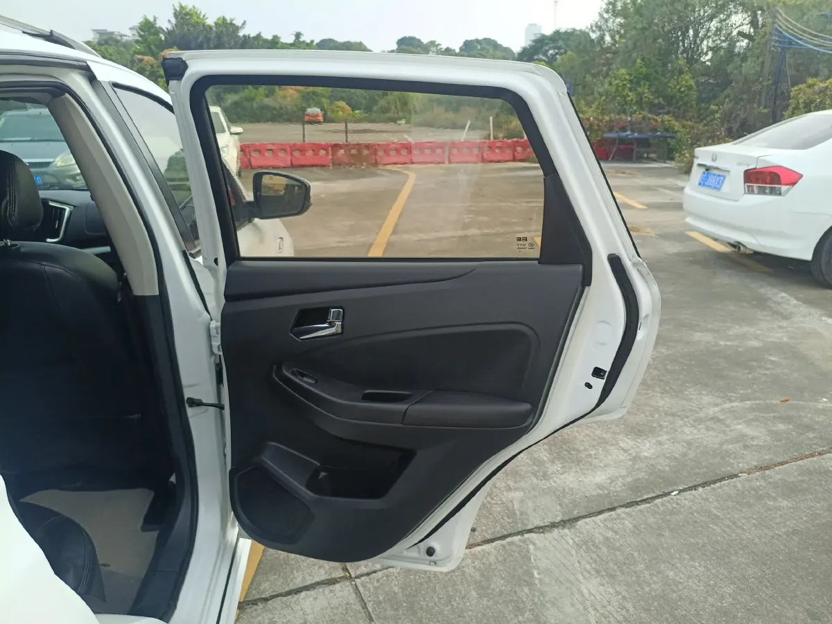 2015 Venucia T70 2.0L 144HP L4 CVT,autocango,china used car exporter,china ev exporter,chinese used car exporter,chinese used ev exporter