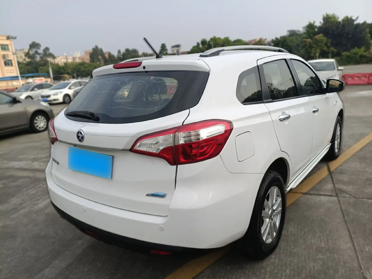 2015 Venucia T70 2.0L 144HP L4 CVT,autocango,china used car exporter,china ev exporter,chinese used car exporter,chinese used ev exporter